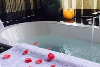 长沙芙蓉区水疗池中的失重冥想：当身体学会漂浮